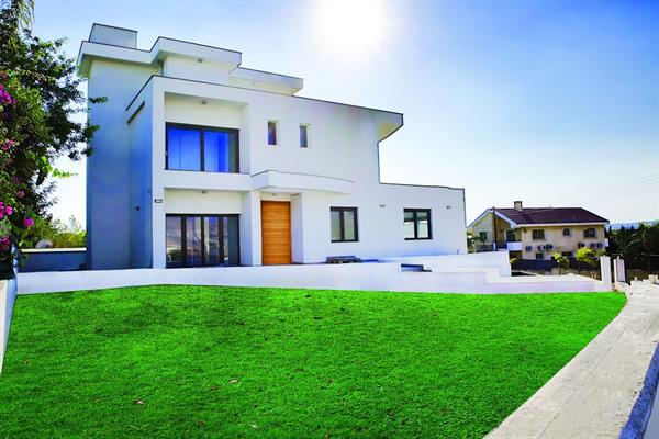 7 Bedroom Villa For Sale in Limasol Center